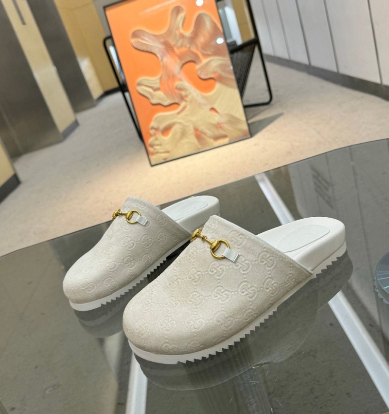 G*u*i slippers